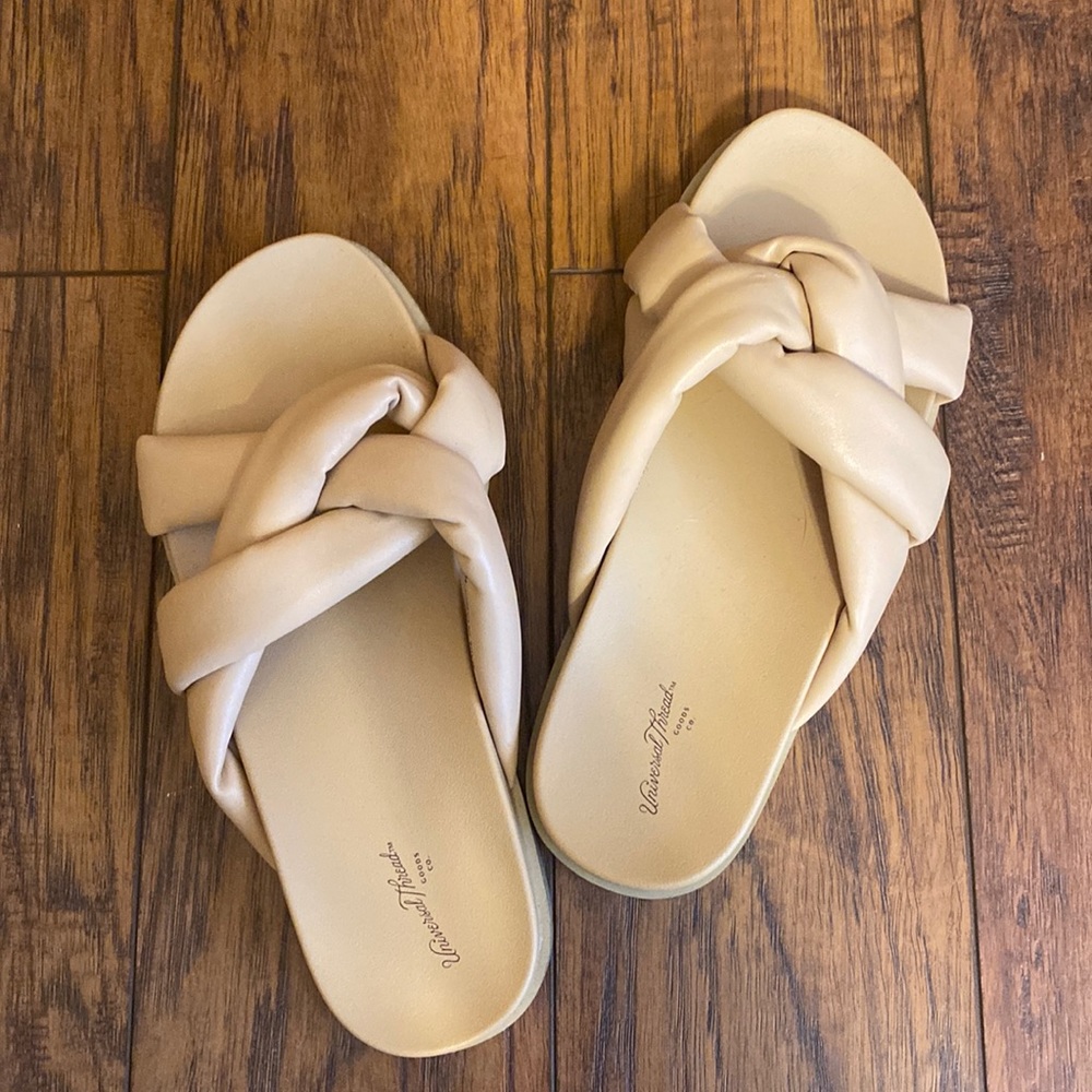 Universal Thread Sandals